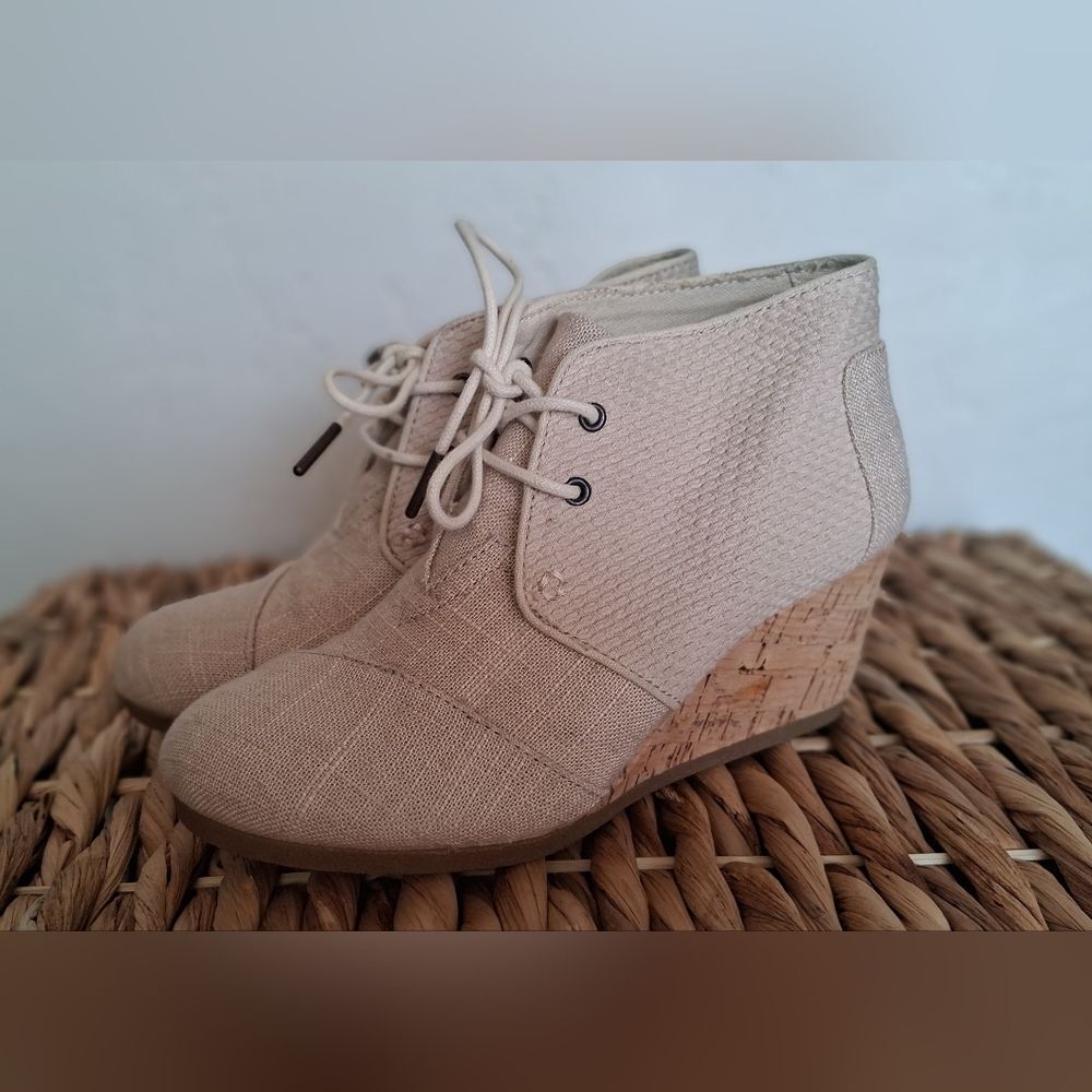 TOMS Sz W7 Neutral Linen Lace-Up Wedge Ankle Booties - Picture 1 of 7